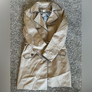 Classic Women's Tan Trench Coat with Contrast Piping